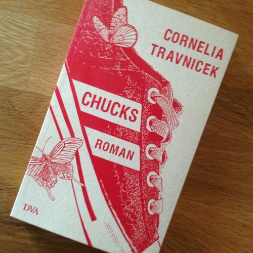 Zu gewinnen: Cornelia Travnicek, Chucks, DVA