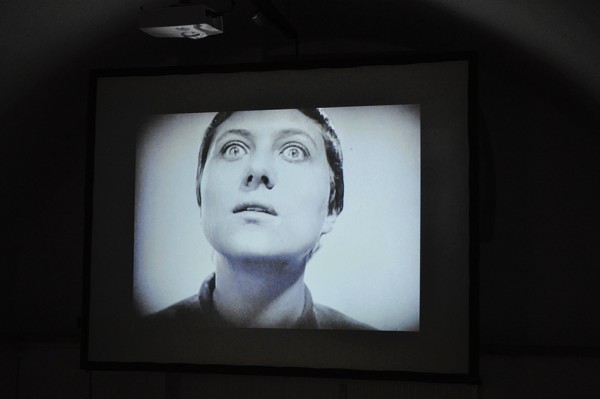 Innstraße 35-37: Jacob Cartwright & Nick Jordan, The Emotions of Others, Videoinstallation, 2015