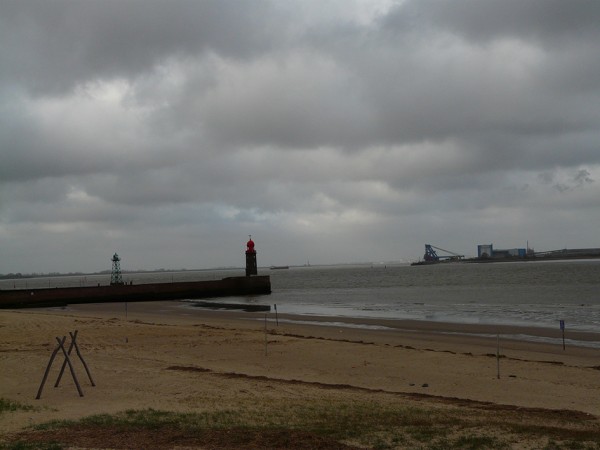 Der Strand mitten in der City ist auch bei Schmuddelwetter einen Besuch wert. Foto: © Doerte Behrmann